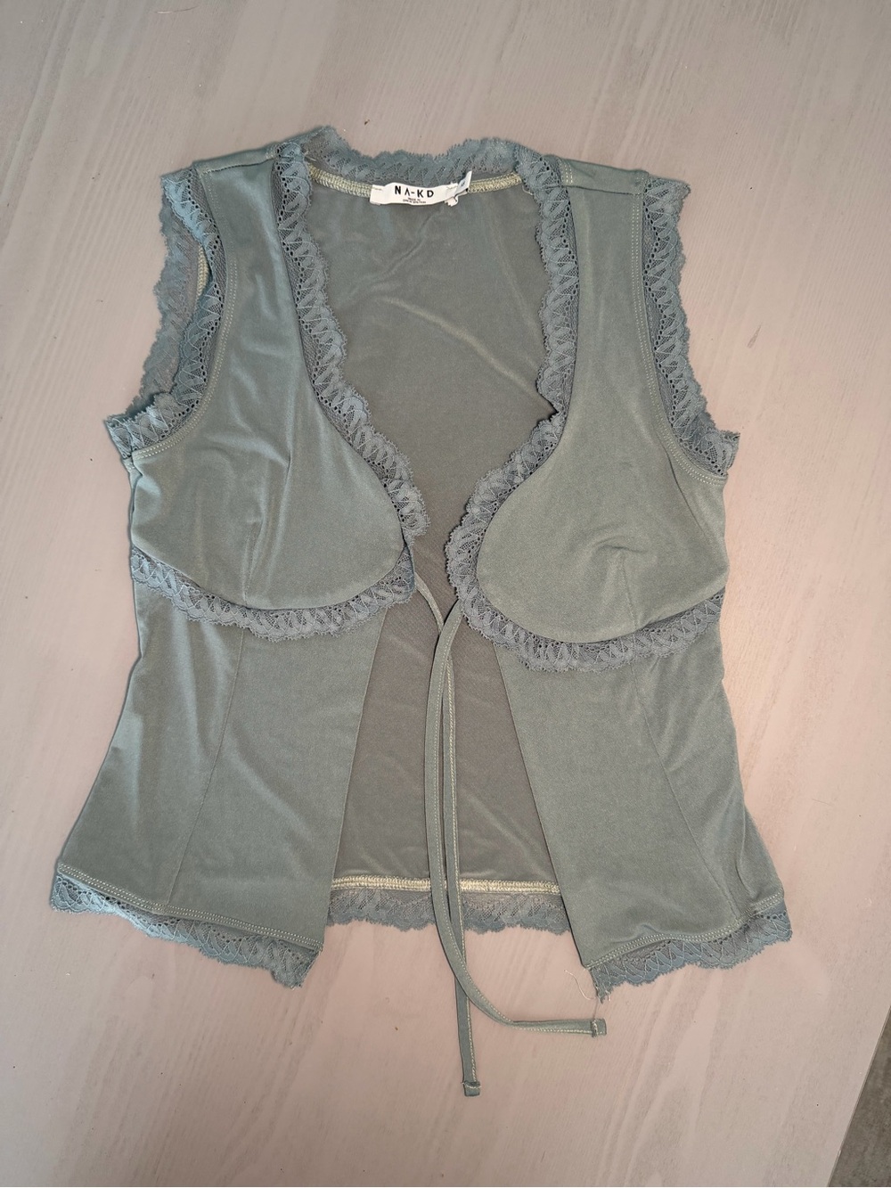 NA-KD Sage Lace-Trim Tie-Front Sleeveless Top